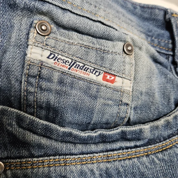 Diesel Distressed Straight Jeans Mens (34x31) Whiskering Embroidered Button Fly